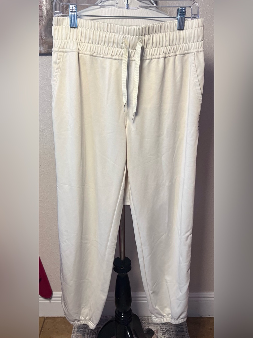 Reebok Off-White Elastic Waist Athletic Shorts